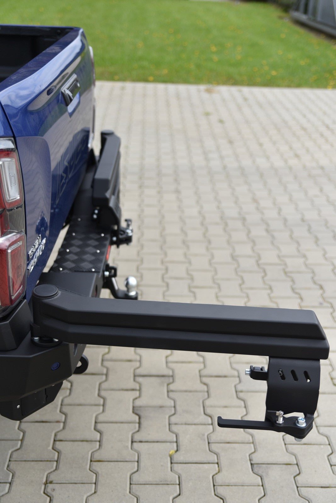 Modular arm, left Isuzu D-MAX 2020-2024