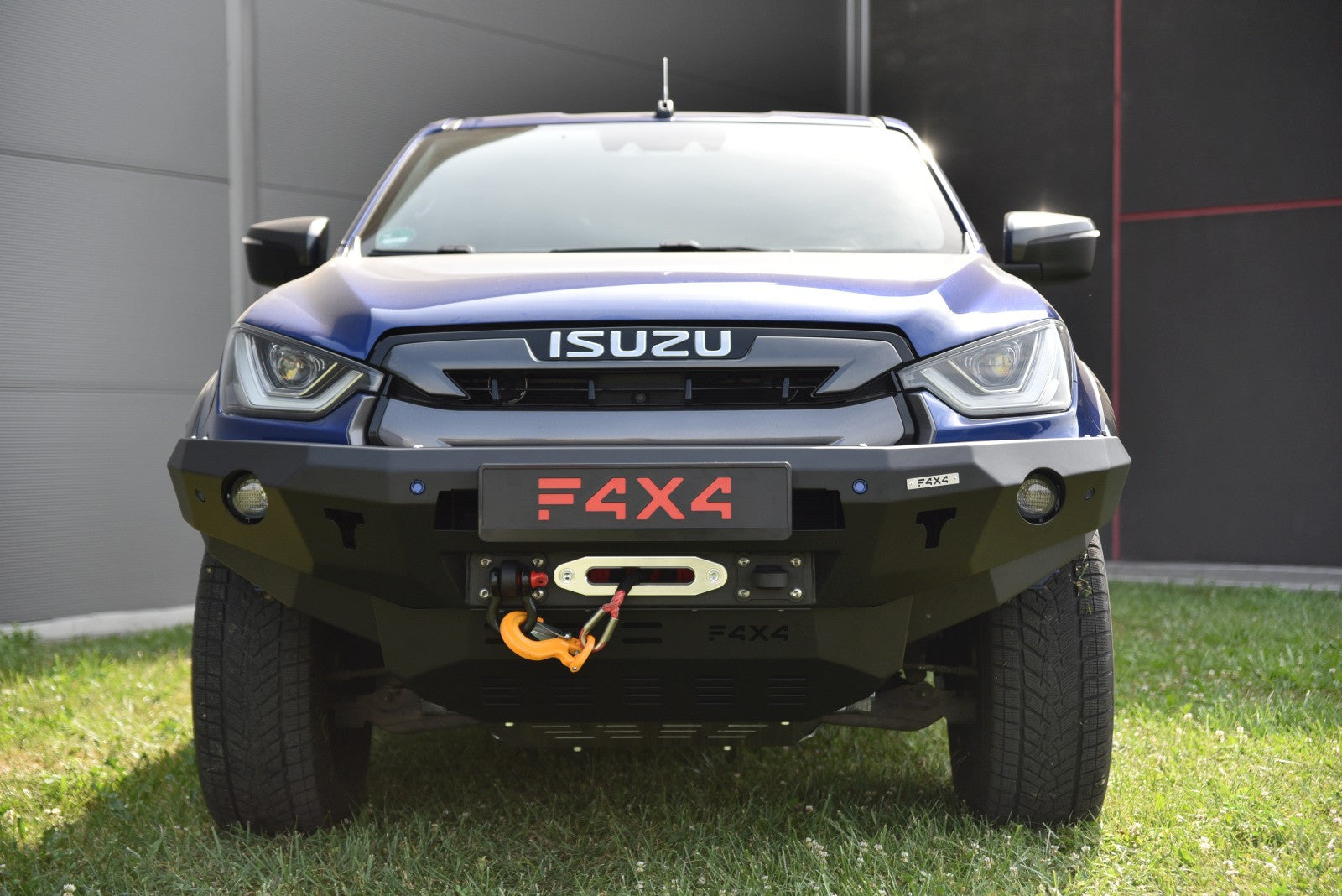 Standard front bumper Isuzu D-MAX 2020-2024