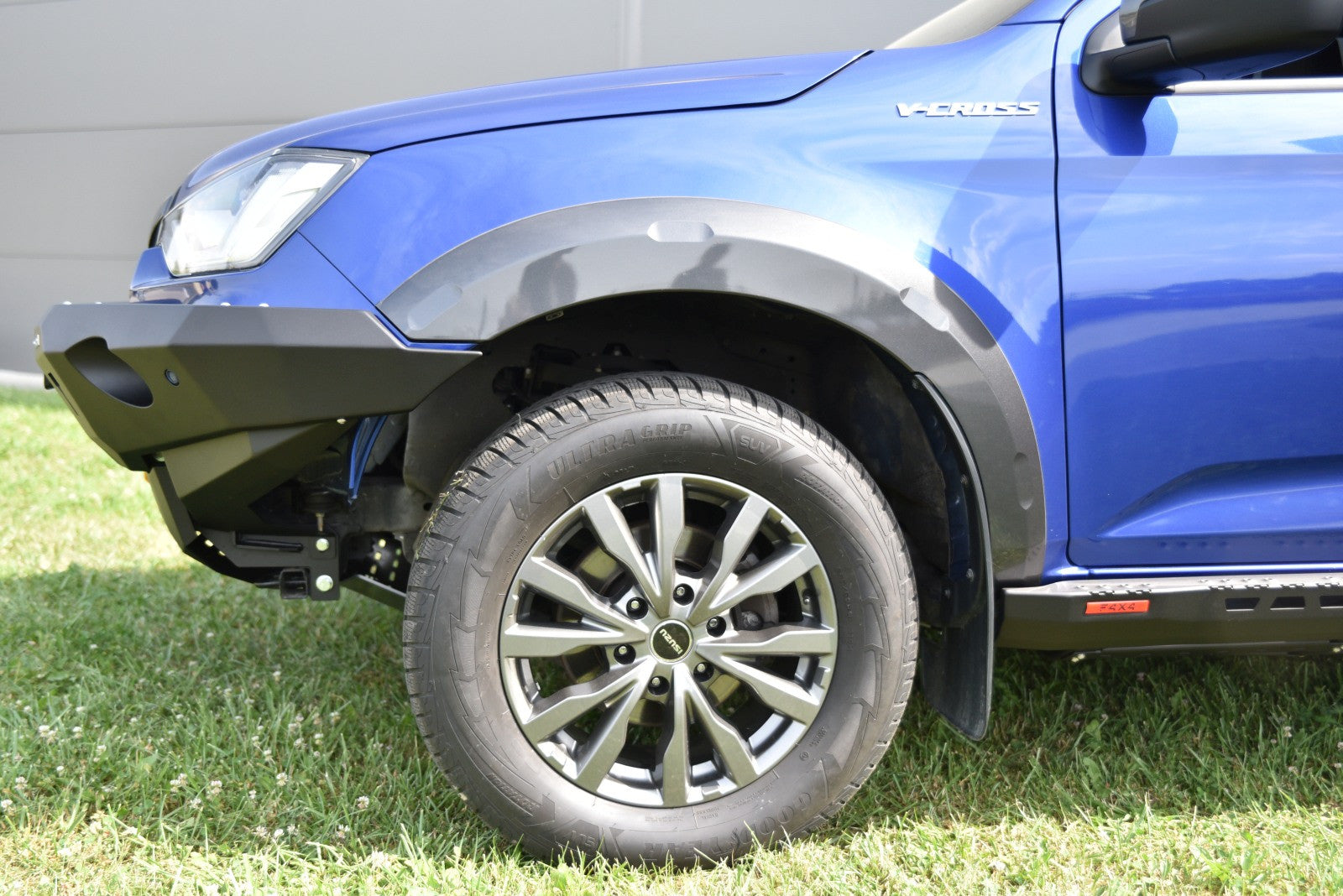 Standard front bumper Isuzu D-MAX 2020-2024