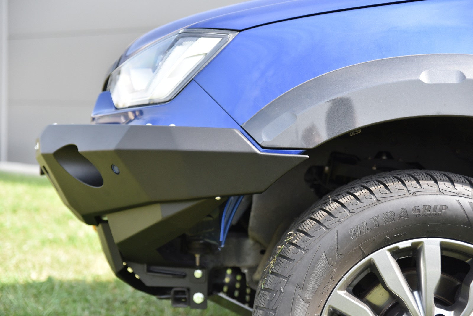 Standard front bumper Isuzu D-MAX 2020-2024