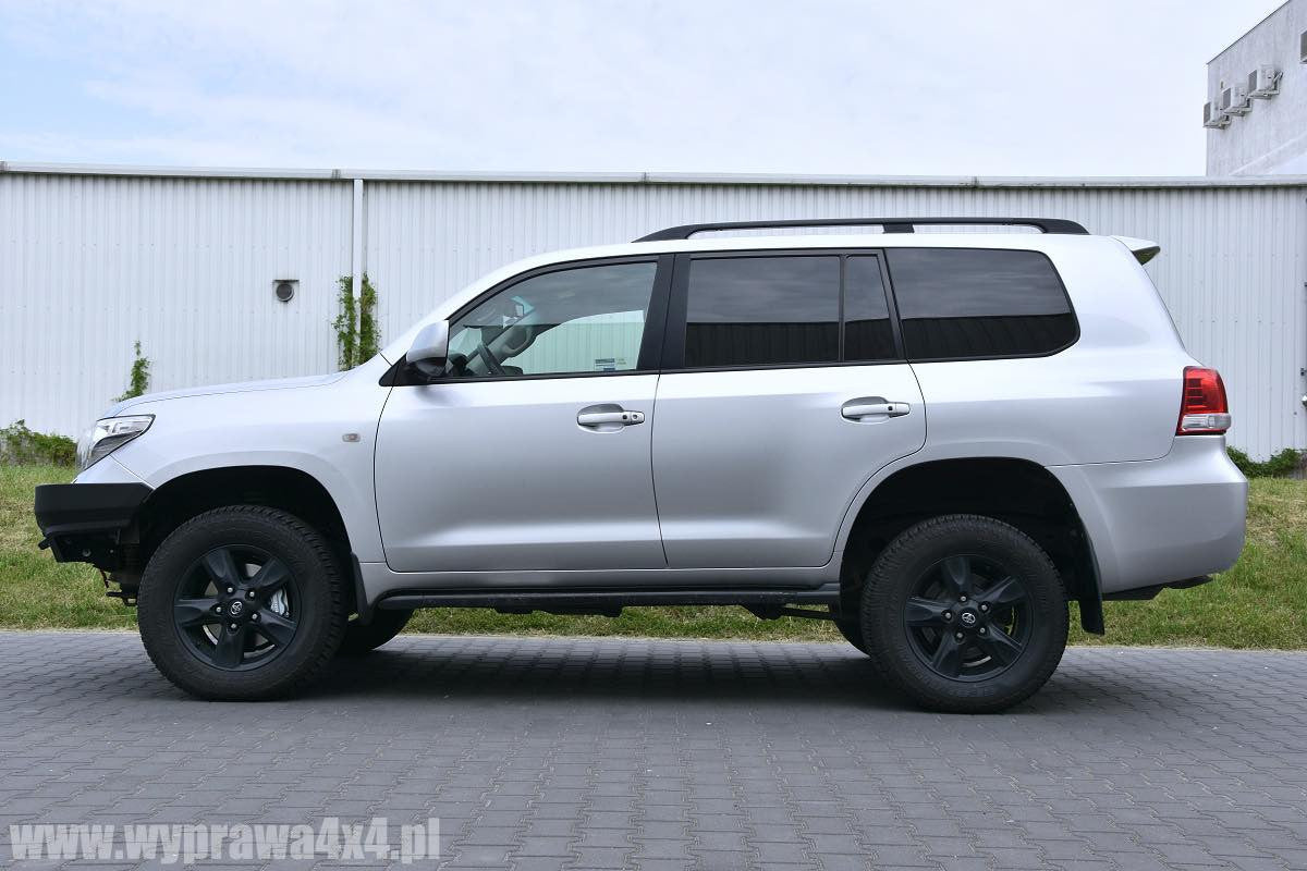 10TH front bumper Toyota LCJ200 2007-2015