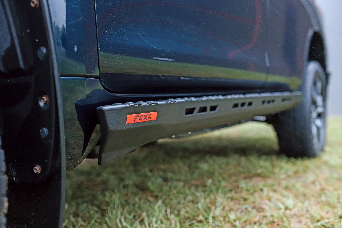 Side steps Toyota LCJ150 2017-