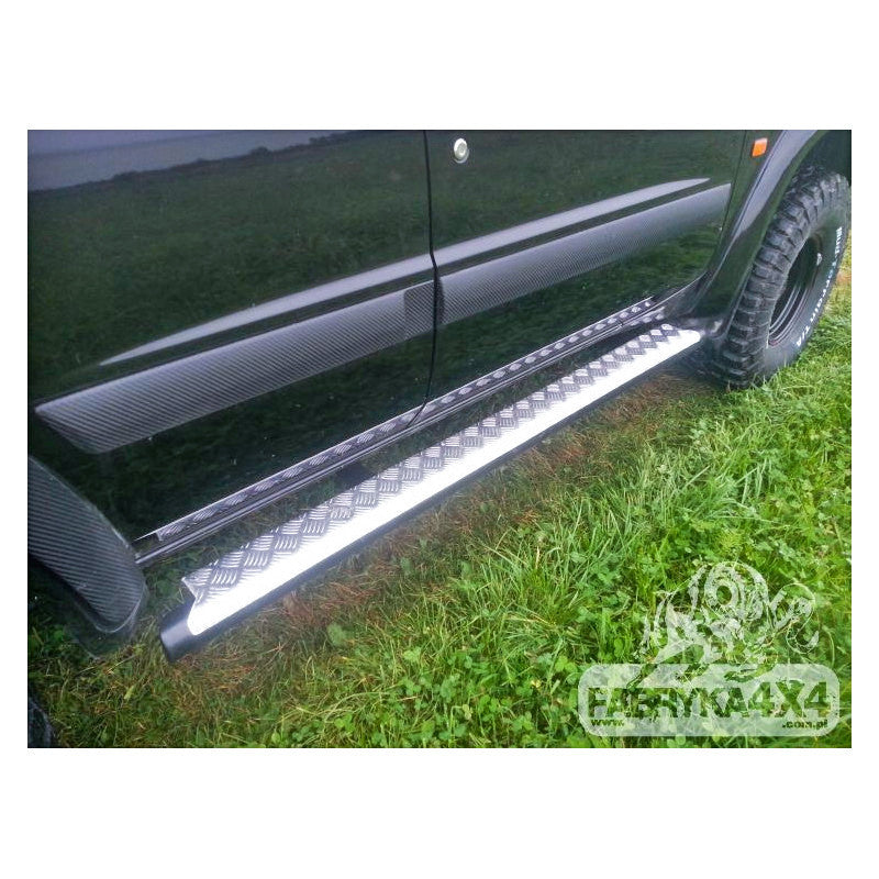 Side steps for long version Nissan Y61