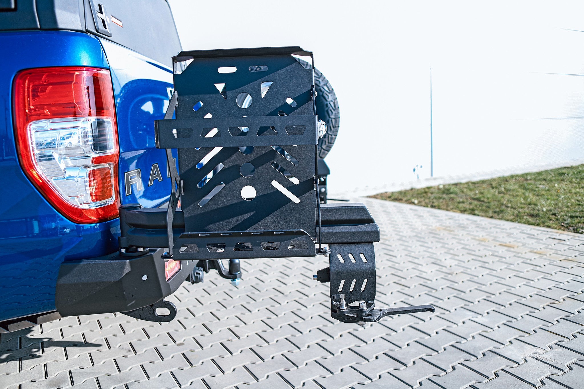20L plastic jerry can holder Toyota HZJ79DC/SC 24-