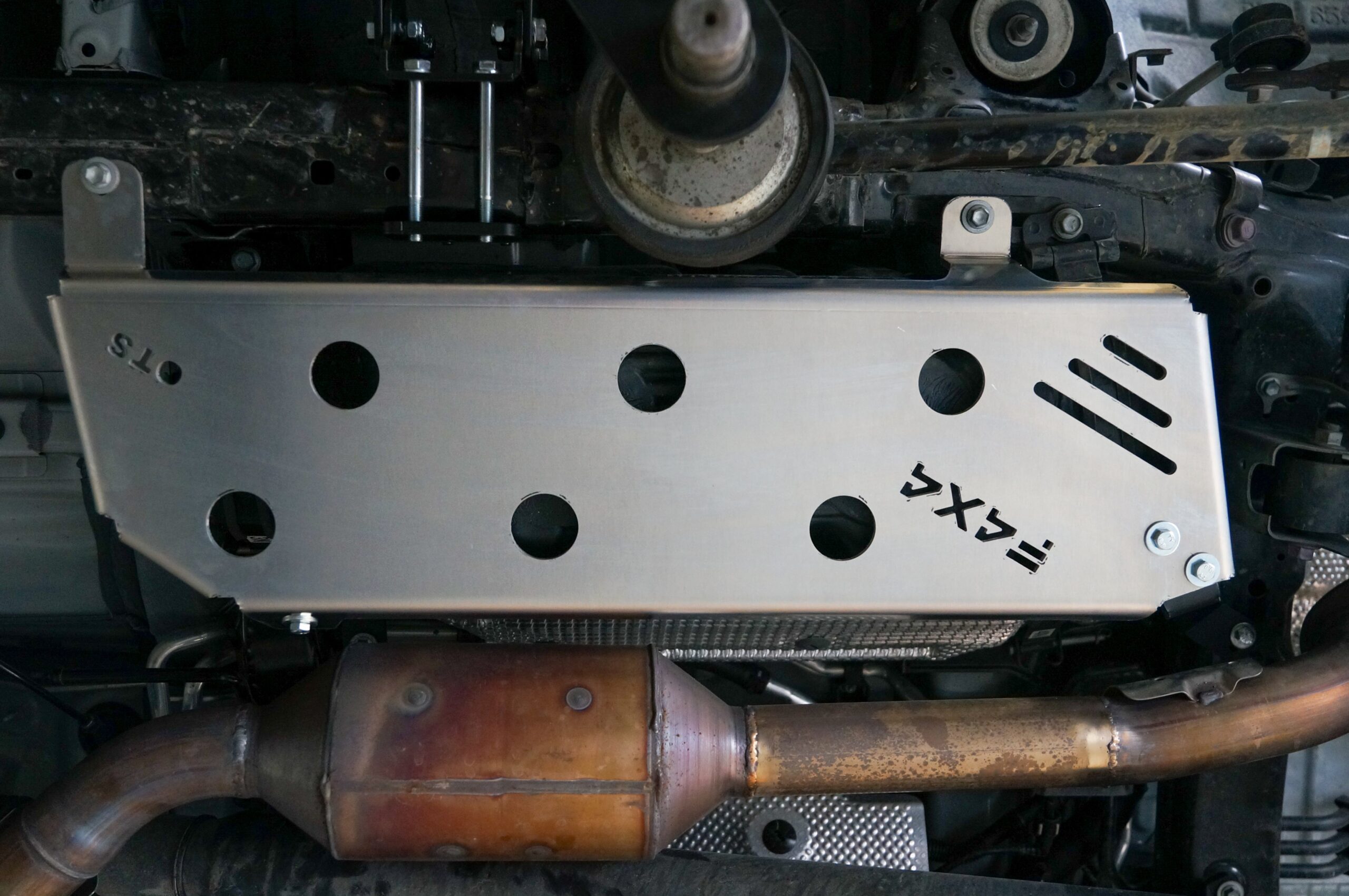 Sub-tank skid plate Toyota LCJ250 2024-