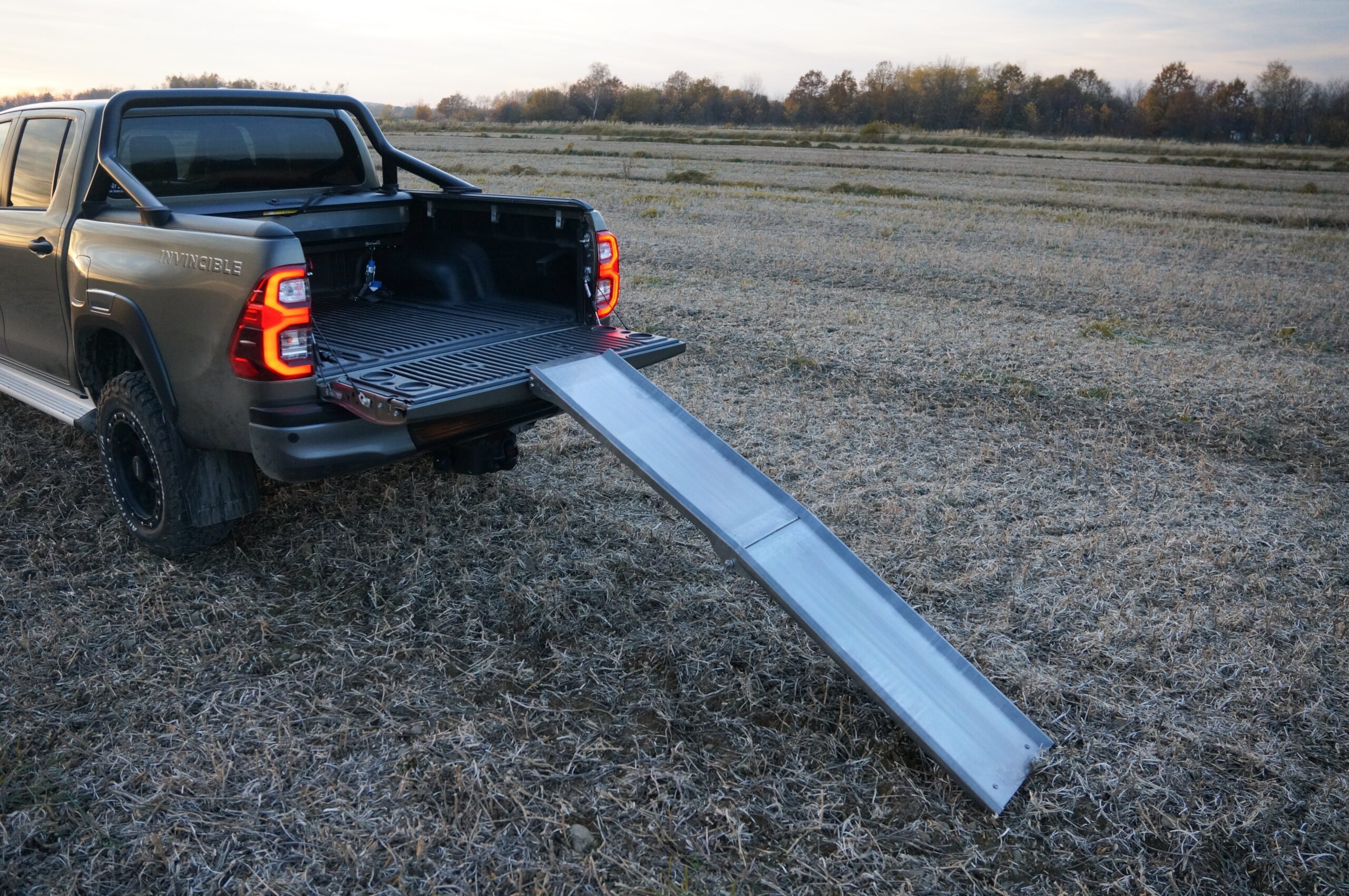 Universal hunting platform for pickup