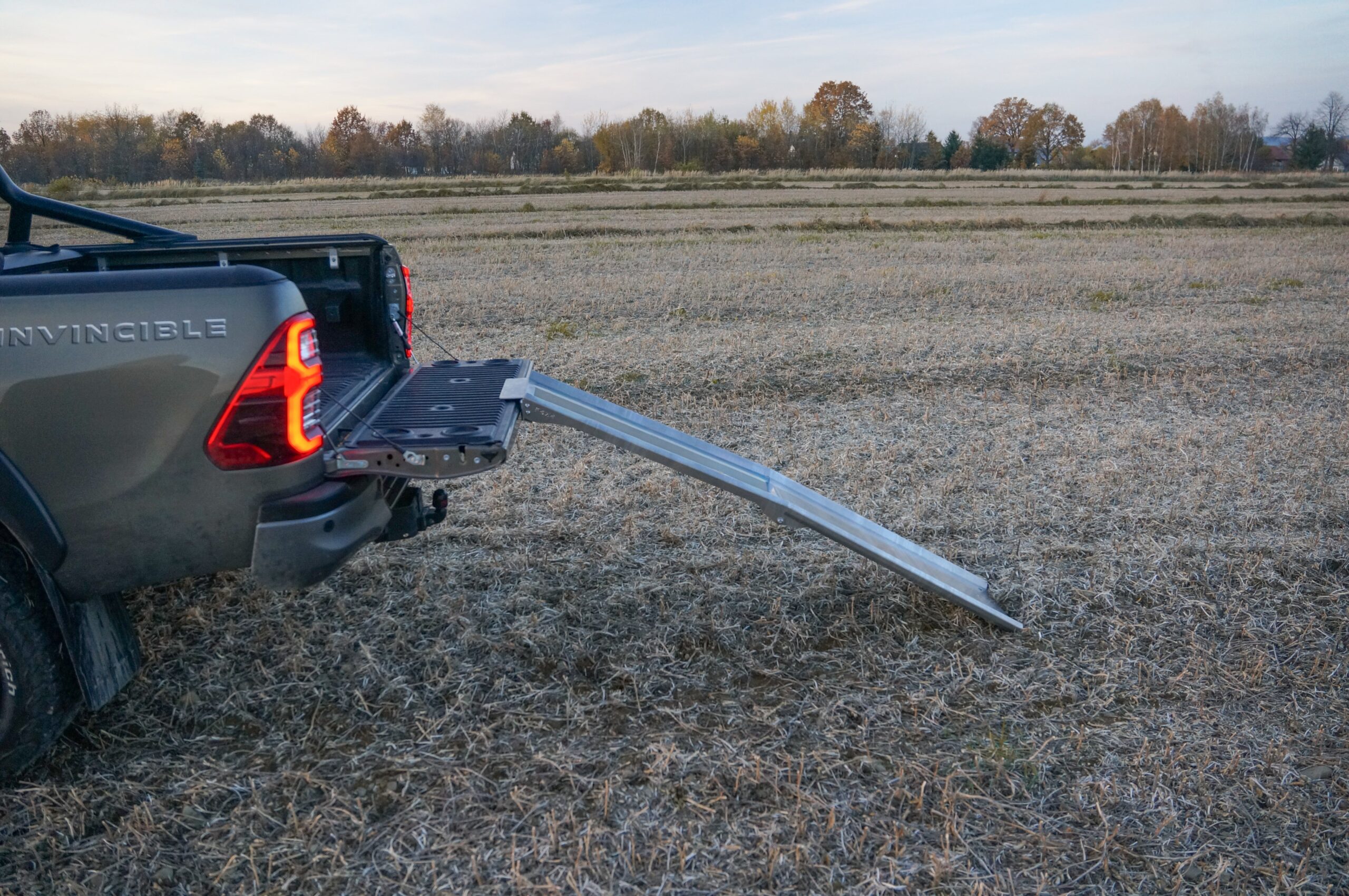 Universal hunting platform for pickup