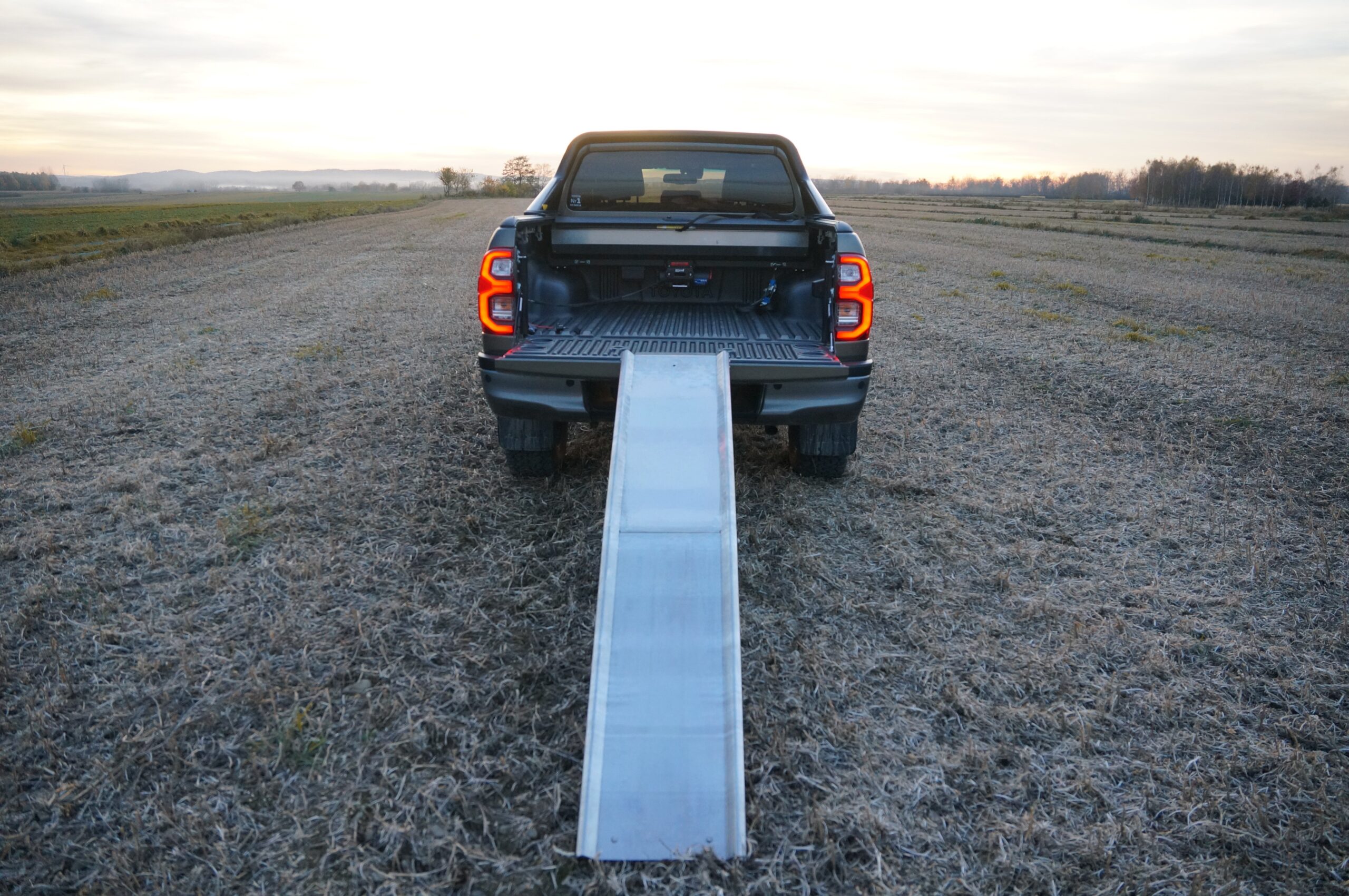 Universal hunting platform for pickup