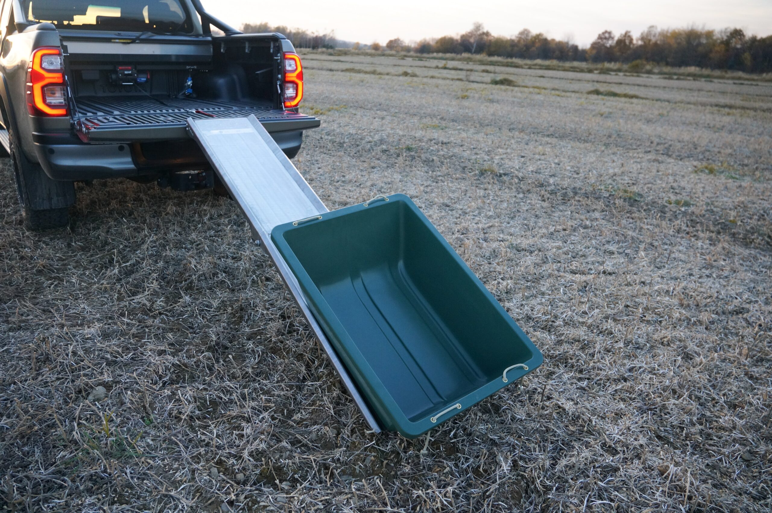 Universal hunting platform for pickup