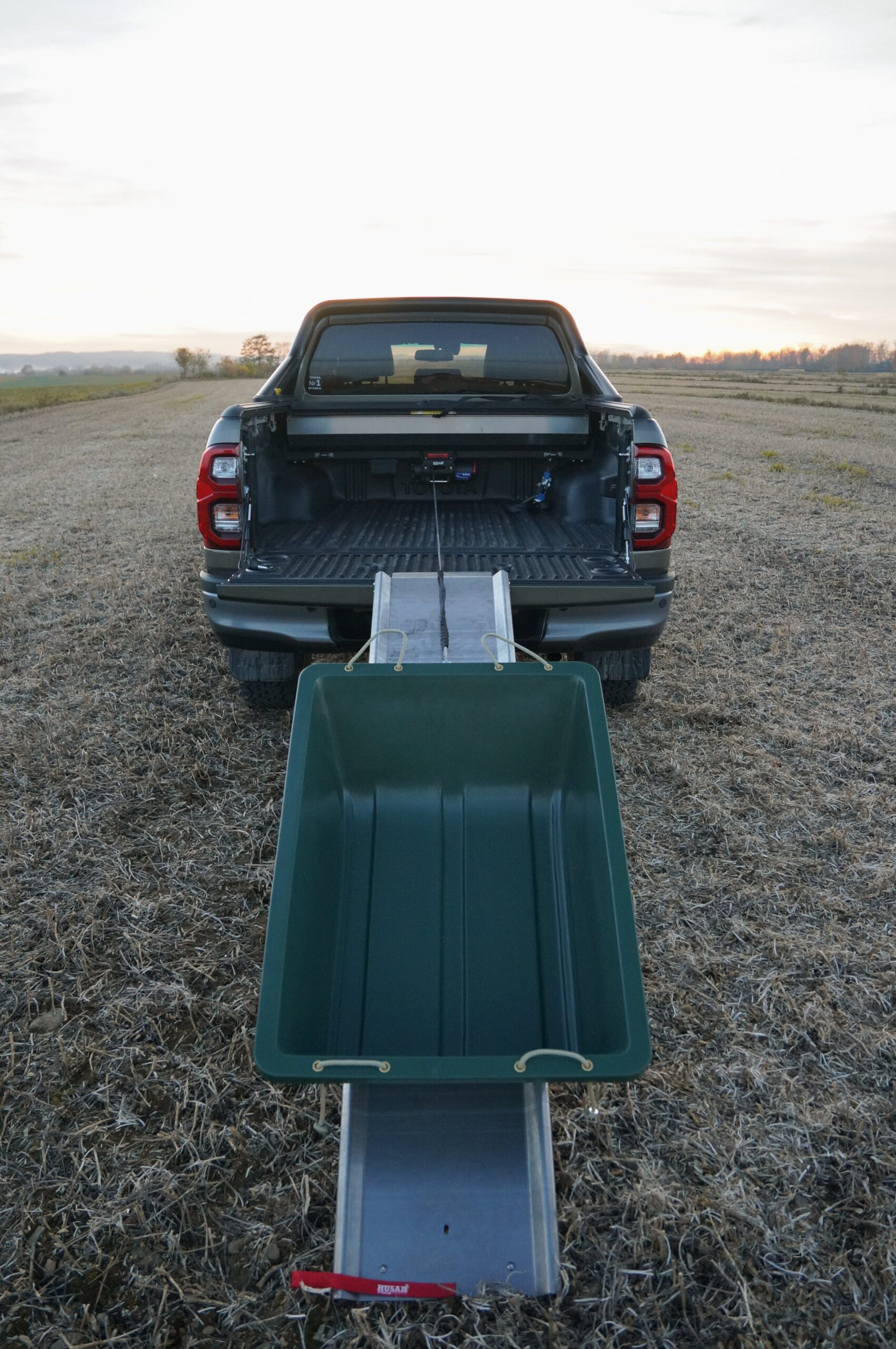 Universal hunting platform for pickup
