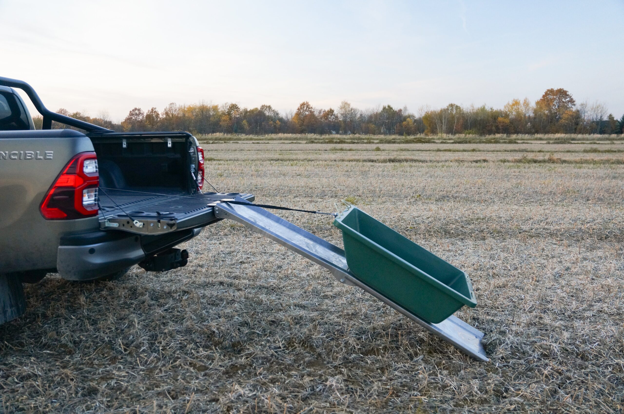 Universal hunting platform for pickup