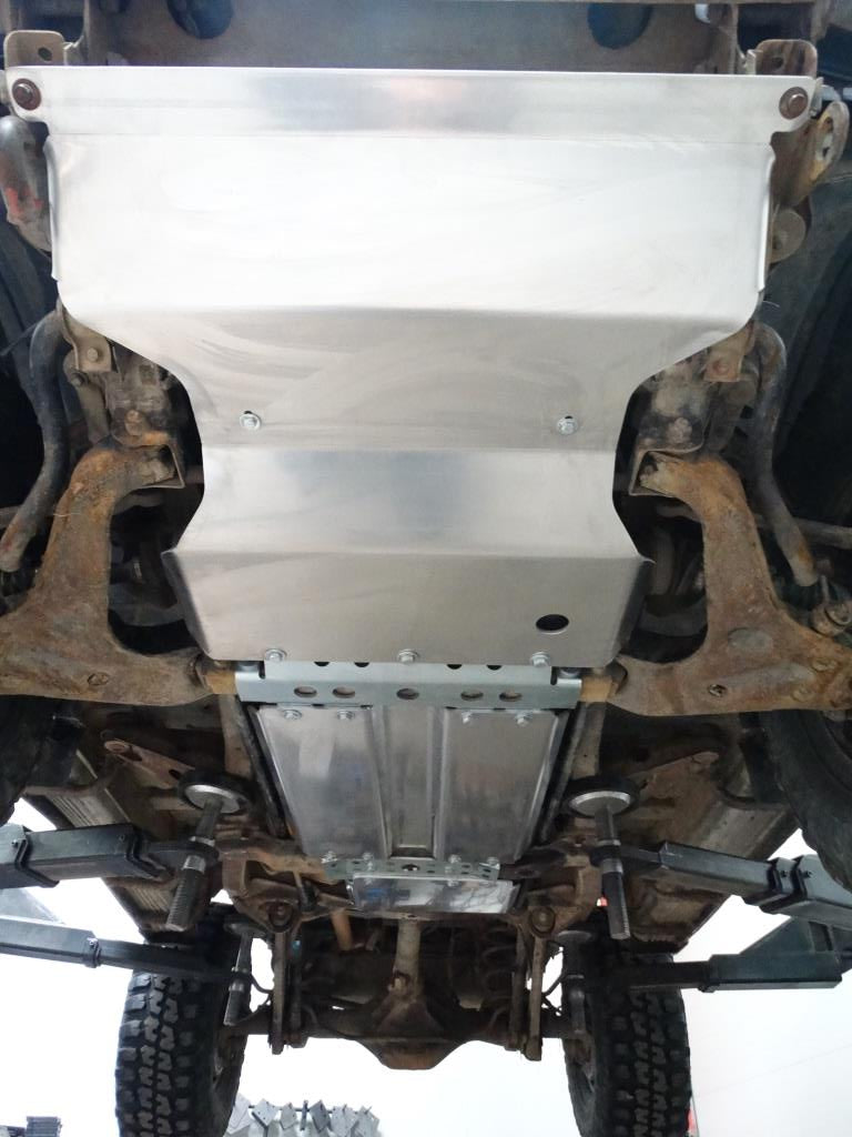 Engine skid plate 3.0 petrol manual for F4X4 bumper Mitsubishi Pajero II 91-99